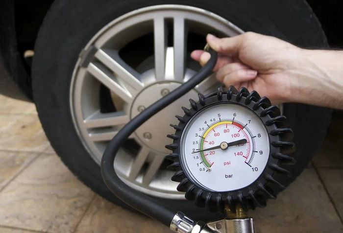 轿车轮胎胎压多少是正常范围(汽车轮胎胎压多少是正常范围)