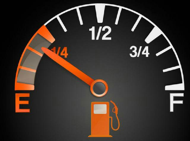 汽车剩一格油能跑多少公里(一般汽车剩下一格油能跑多远)