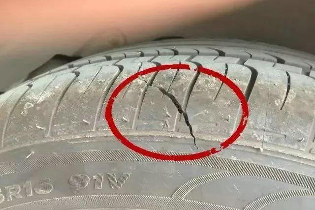 轮胎磨损到什么程度需要更换(马牌轮胎磨损到什么程度需要更换)