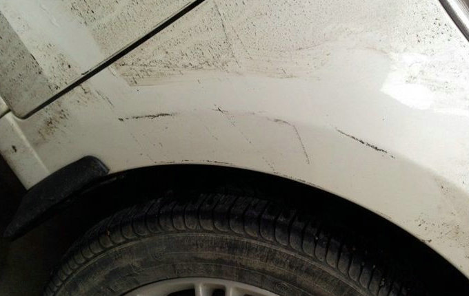 车上的水泥浆凝固了怎么洗掉(汽车被水泥浆怎么洗掉)