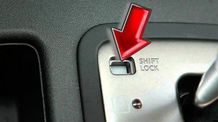 车上的shiftlock键如何使用
