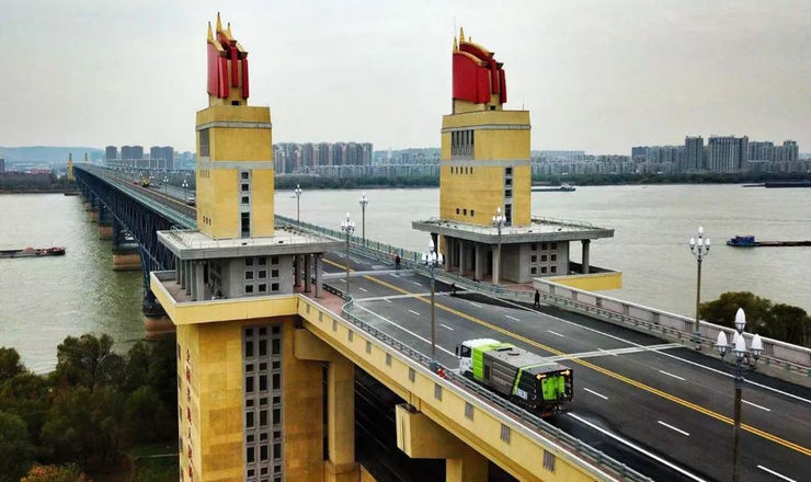 南京长江大桥全长多少米(南京长江大桥全长多少米长)