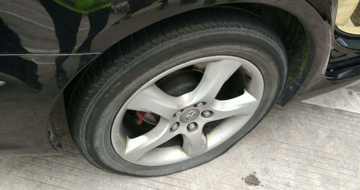 汽车轮胎胎压过低是什么原因(汽车轮胎胎压过低是怎么回事)