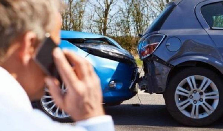 开车打电话发生事故怎么定责(开车时打电话 事故责任)
