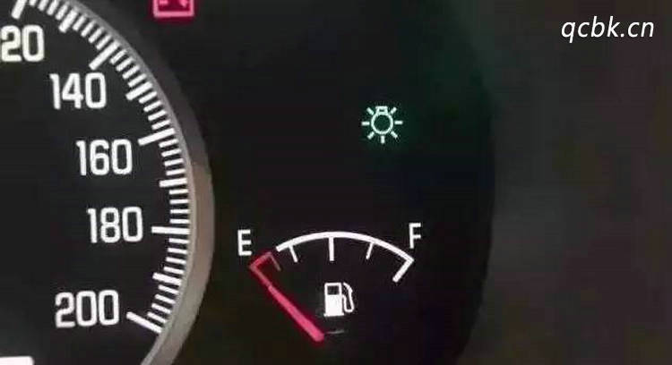 汽车油表怎么看还有多少油(车上的油表怎么看用了多少油)