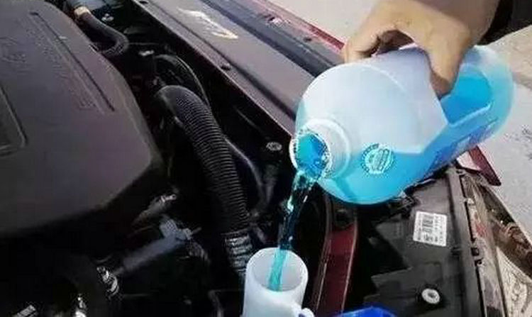 汽车冷却液少了可以直接添加吗