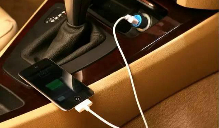 车上USB接口可以直接给手机充电吗