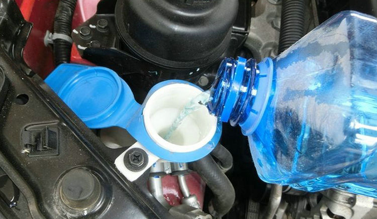 汽车如何添加玻璃水(汽车怎么添加玻璃水)