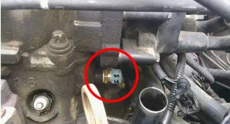 汽车水温传感器在哪个位置 汽车水温传感器在哪里