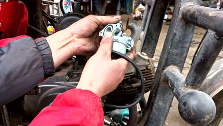 摩托车不拆化油器的清洗方法(摩托车不拆化油器的清洗方法视频)