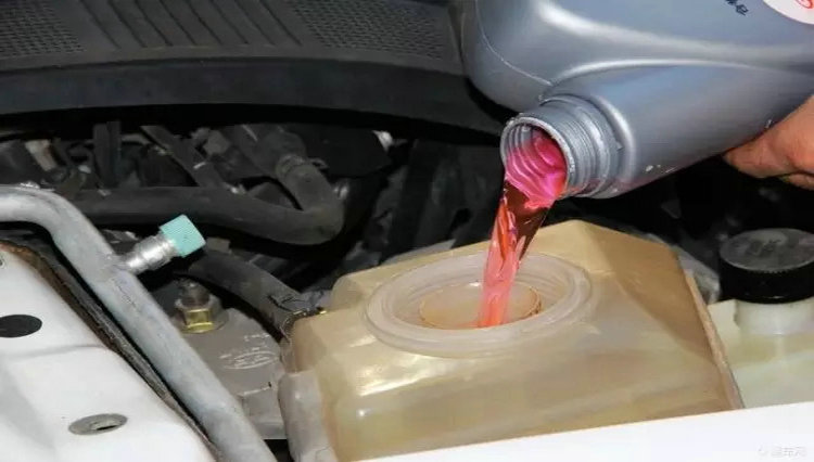 汽车防冻液怎么更换 自己怎么更换防冻液