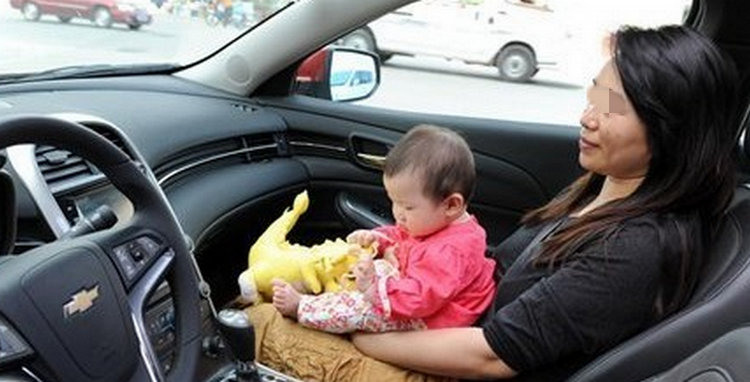 副驾驶位置可以抱小孩吗(副驾驶座可以抱小孩吗?)