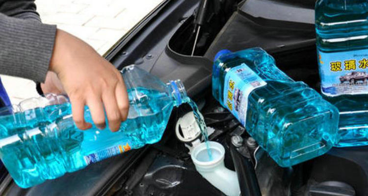 汽车玻璃水的作用是什么(汽车玻璃水有啥用)