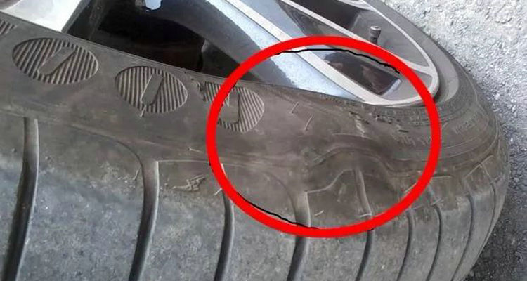 轮胎侧面鼓包是什么原因导致的