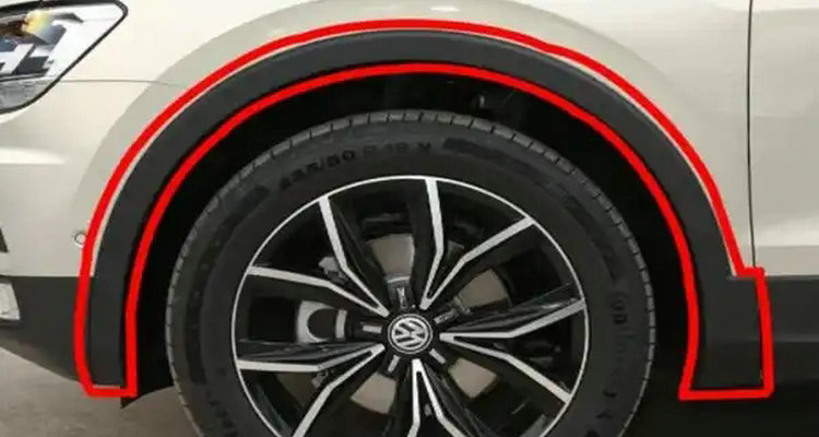 汽车轮胎上面的弧形护板叫什么