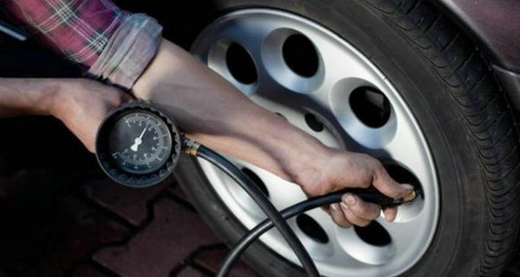 汽车轮胎气压不一致时容易造成什么后果