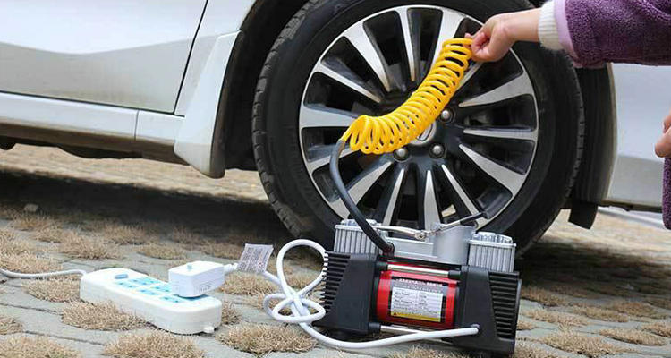 汽车轮胎充气泵怎么用(汽车轮胎充气泵用友有性的会对电动汽车电瓶有什么伤吗)