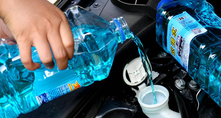 一般suv汽车加几升玻璃水(suv一般加多少玻璃水)