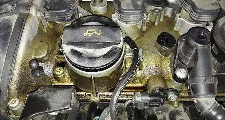 汽车发动机渗油是什么原因(汽车发动机渗油是什么原因引起的)