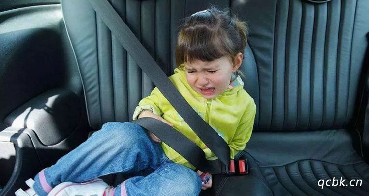 儿童多大可以坐在副驾座上(12周岁还是14周岁坐副驾驶)