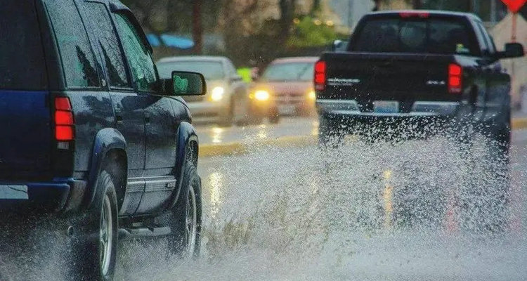 车窗没关好下雨天进水了怎么办
