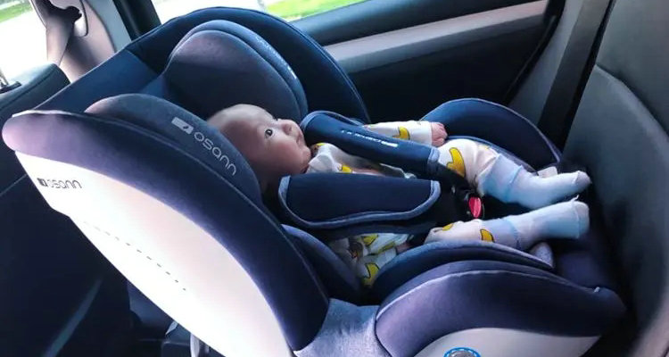新生儿几个月可以坐安全座椅(新生儿几个月可以坐安全座椅睡觉)