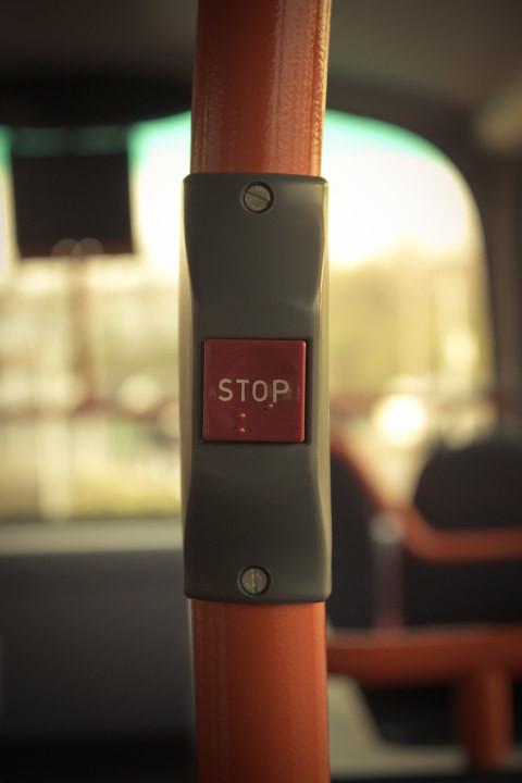 stop是什么意思(公交车STOP是什么意思)