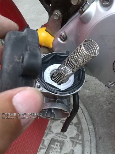 摩托车加大油门就熄火为什么 摩托车油门加大就熄火？