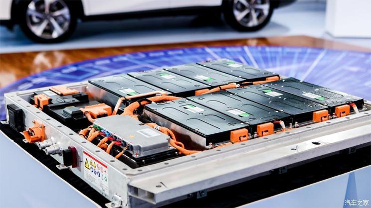 纯电汽车多久可以换一次电池(纯电汽车的电池能用几年)