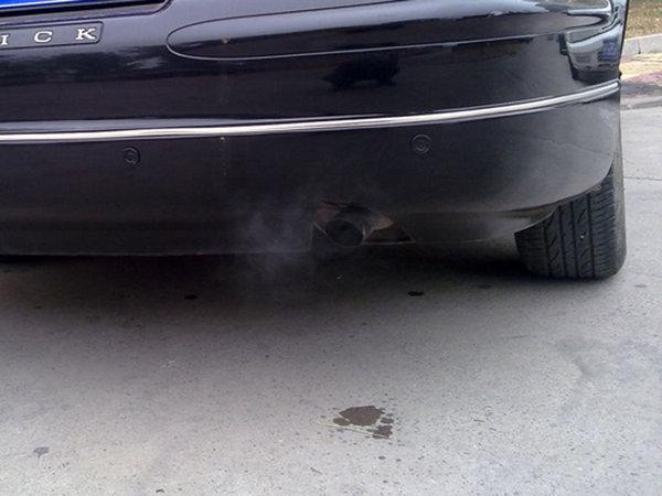 汽车下排气什么原因(汽车排气孔出水什么原因)