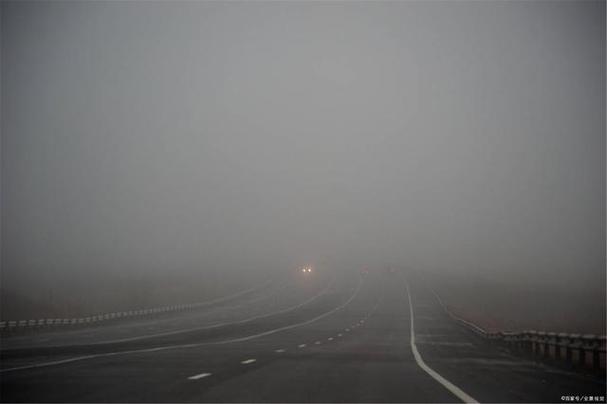 大雾高速公路封闭多久(大雾上高速入口封闭一般会封闭多久)