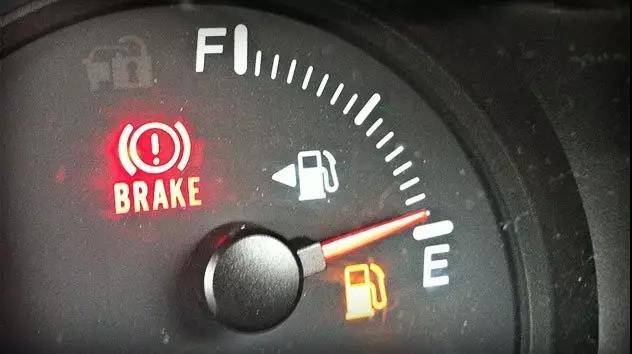 为什么一加油汽车就喘(汽车加油后为什么油表不显示)