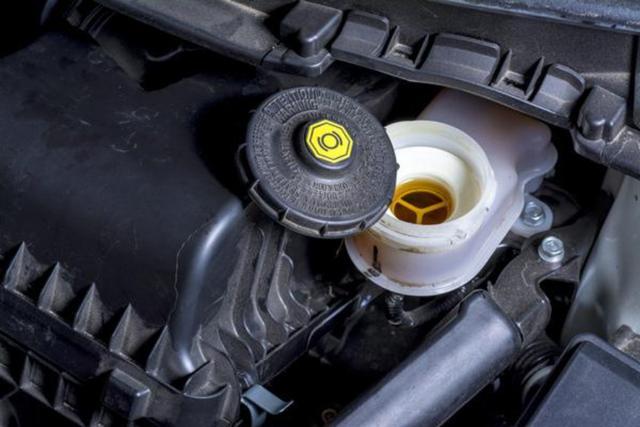 好的刹车油为什么能提升 刹车紧放掉点油就好了怎么回事？