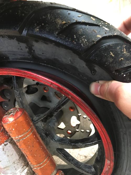 摩托车的真空胎为什么会爆 真空胎为什么会漏气？