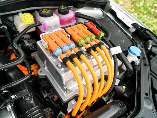 混动汽车电池可用多久(混动汽车更换电池贵吗)
