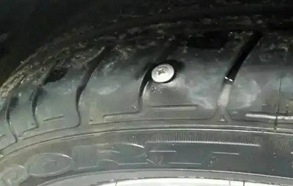 小车轮胎被钉子扎了该怎么补(小车轮胎被钉子扎了怎么补最好)