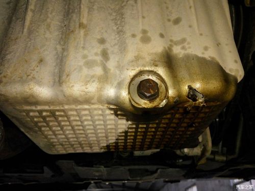 汽车为什么漏机油(还能开不) 汽车会漏机油是怎么回事