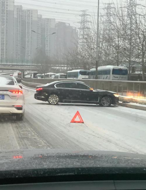 为什么后驱车雪天倒车 为什么后驱车下雪天不能开