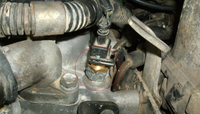 汽车水温传感器坏了为什么造成热车不好打火
