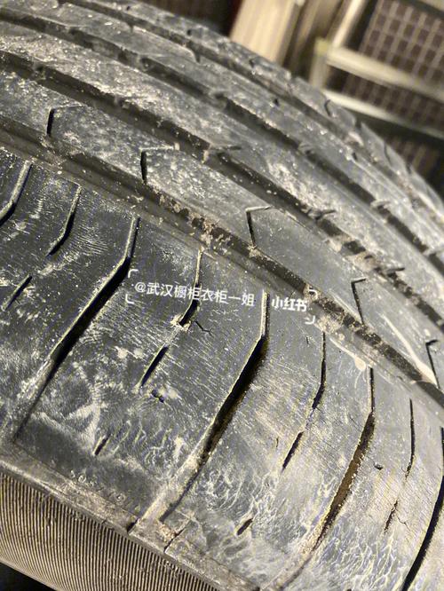 汽车轮胎为什么经常跑黑灰(汽车轮胎经常跑气)