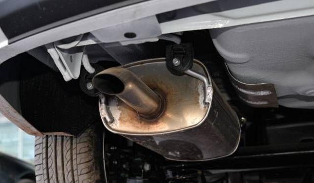 为什么汽车排气管碰水(为什么汽车排气管会有水排出)