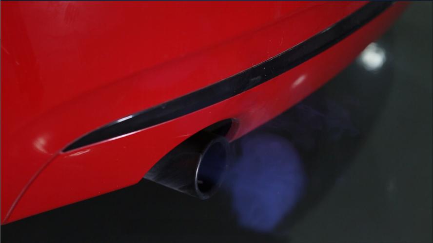 汽车为什么排气管冒烟(汽车后面排气管冒烟)