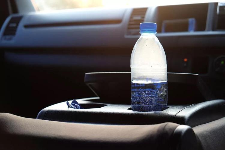 为什么汽车里面暴晒的水不能喝