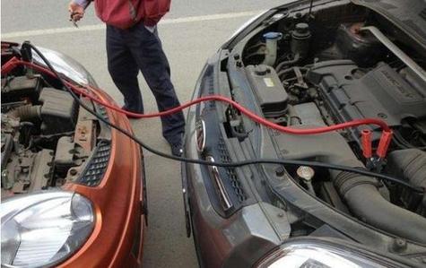 为什么汽车电瓶对火需要起动汽车(汽车电瓶为什么突然没电了)