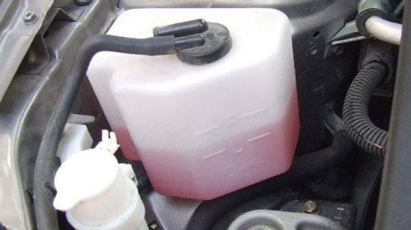 小汽车水箱为什么沸腾(为什么车水箱的水会沸腾)