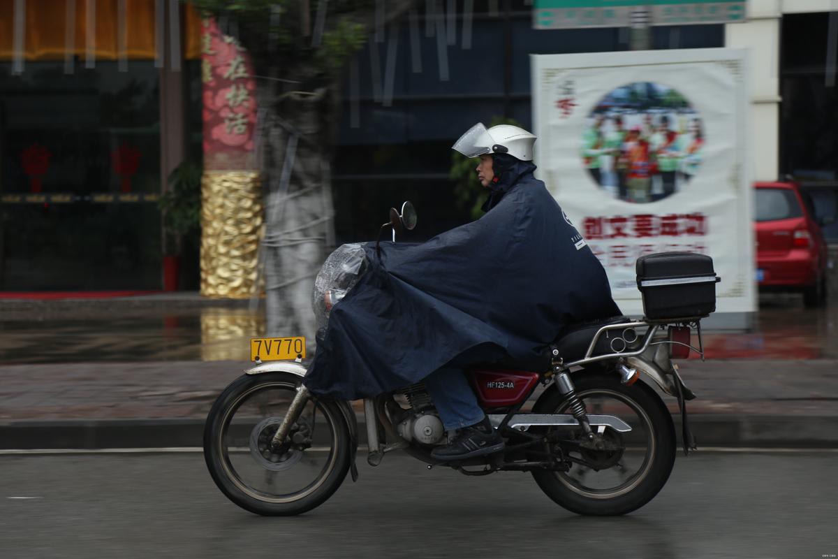 下雨天摩托为什么会打滑 下雨天摩托车滑吗