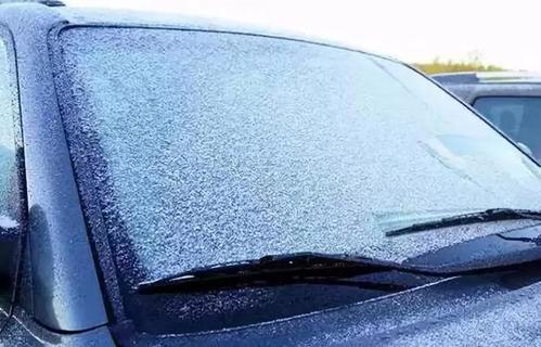 为什么汽车玻璃外有霜(为什么汽车玻璃里面有霜)