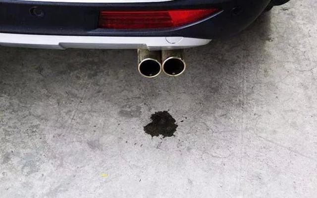 为什么热天汽车排气管有水流出