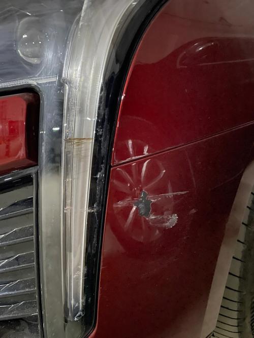 汽车为什么总是被刮蹭(汽车被刮蹭为什么是红色)