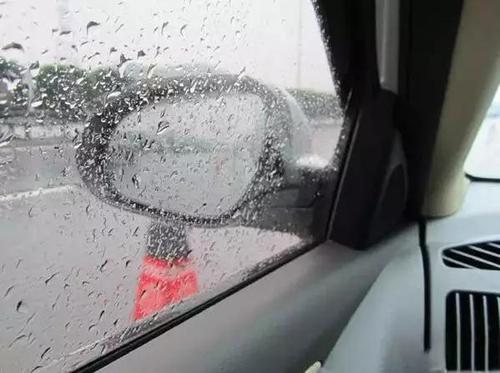 为什么高速上窗户关死 高速为什么关车窗